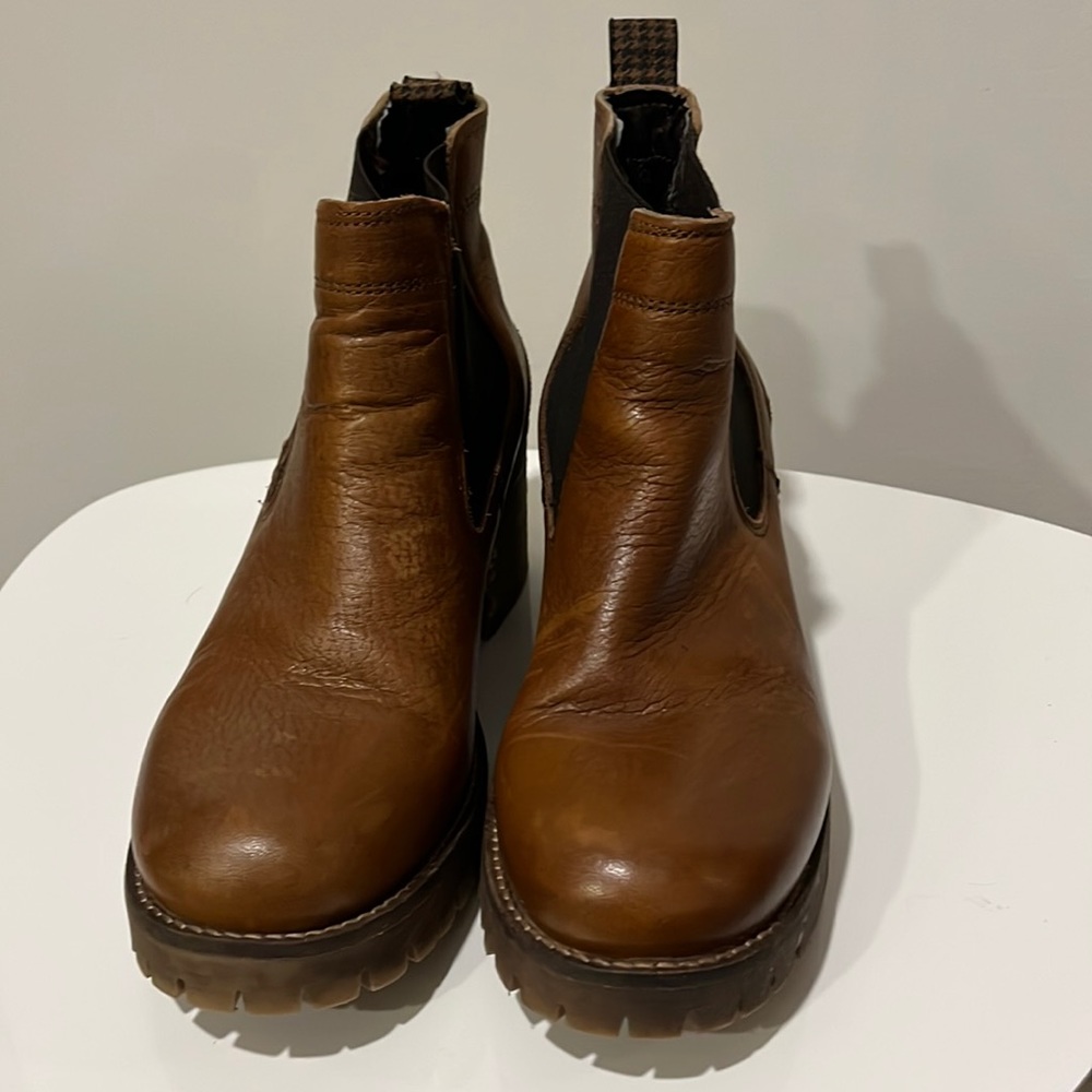 Woman’s lug boots